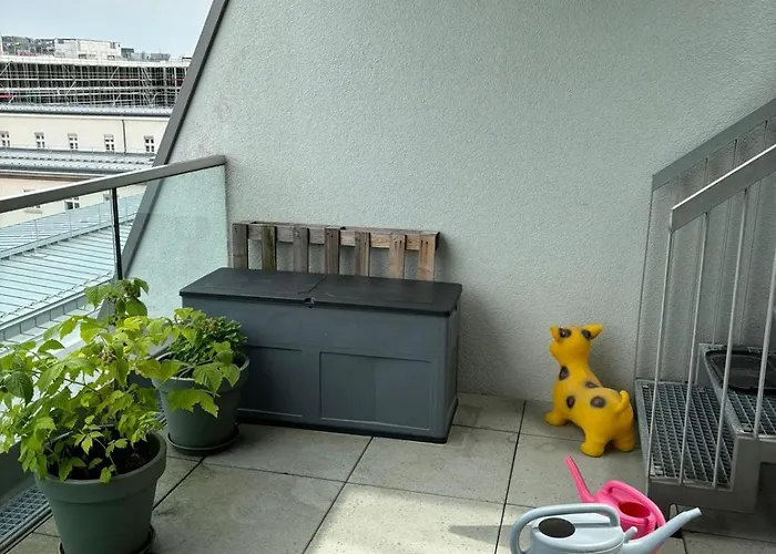 Wunderschoenes Zimmer In Einem Grossen Appartement Neben Dem Brandenburger Tor Und Vom Adlon Hotel