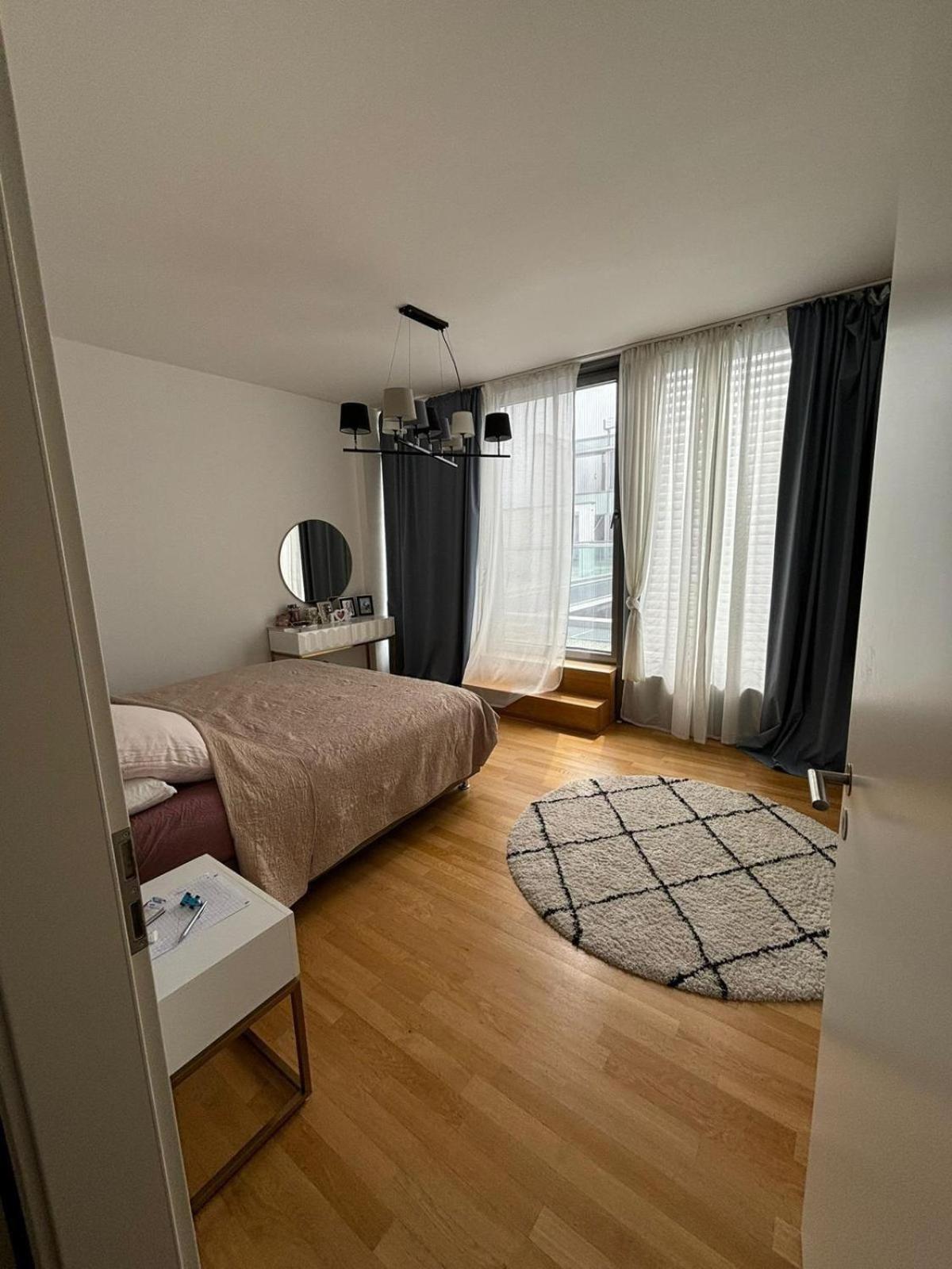 Wunderschoenes In Einem Grossen Neben Dem Brandenburger Tor Und Vom Adlon Privatunterkunft